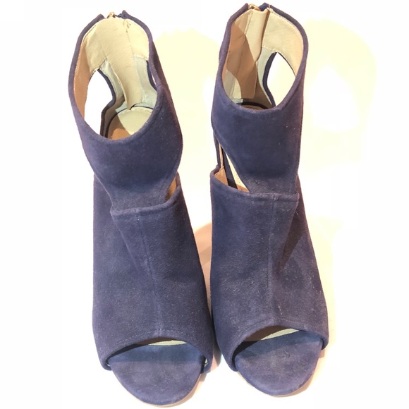 Heels - Picture 2 of 3